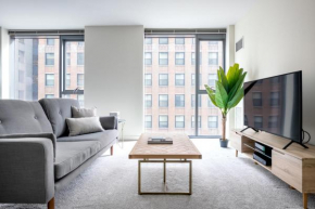 Loop 1BR w Pool Gym nr the L Riverwalk CHI-242